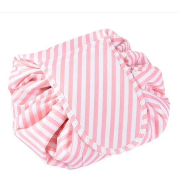 ScrunchSac Handbags - ScrunchSac Make Up Travel Bag NWT